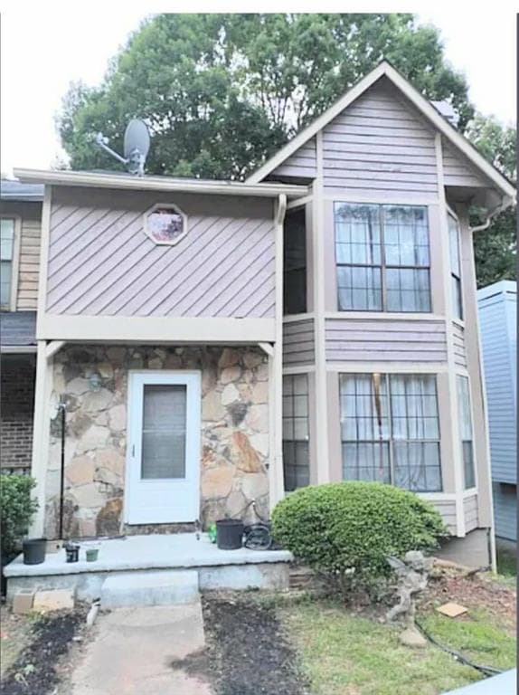 3 bedroom, 4 bathroom, 1,908 sq ft townhouse under contract at 860 Brandy Oaks Lane, Stone Mountain, GA 30088