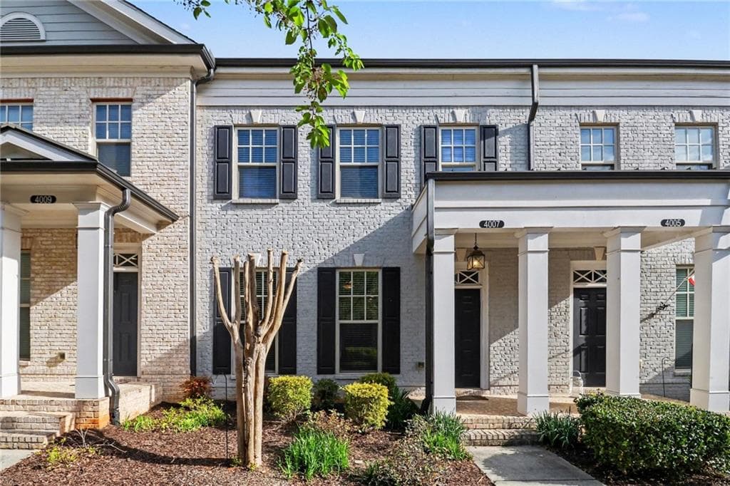 3 bedroom, 4 bathroom, 2,268 sq ft townhouse for sale at 4007 Vickery Glen, Roswell, GA 30075