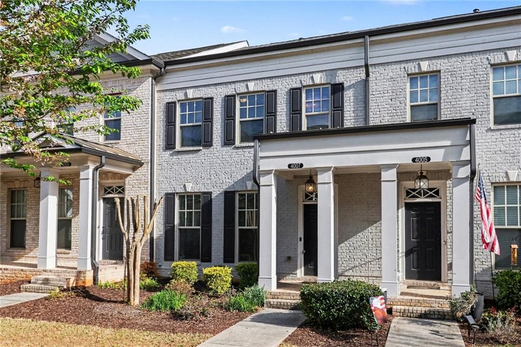 3 bedroom, 4 bathroom, 2,268 sq ft townhouse for sale at 4007 Vickery Glen, Roswell, GA 30075 — photo 2