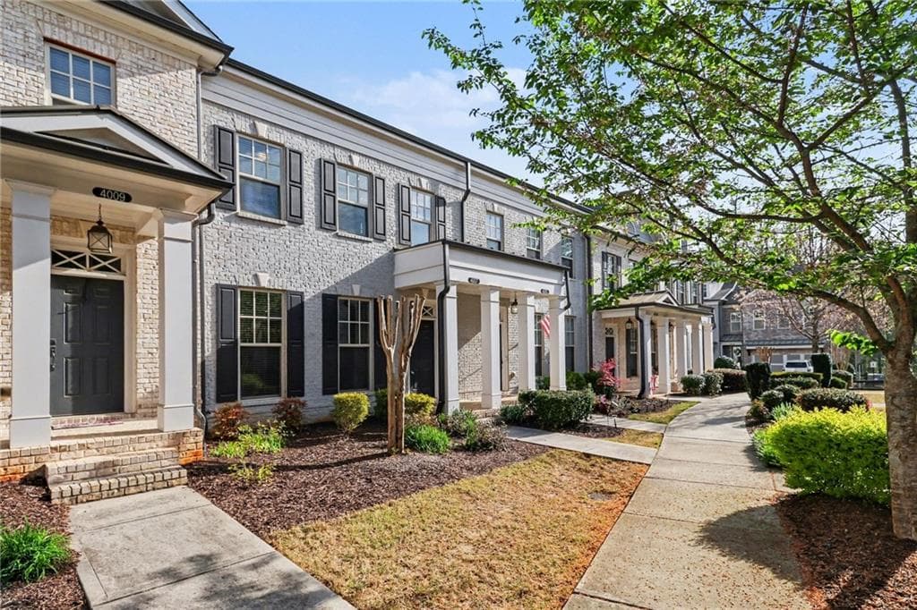 3 bedroom, 4 bathroom, 2,268 sq ft townhouse for sale at 4007 Vickery Glen, Roswell, GA 30075 — photo 3