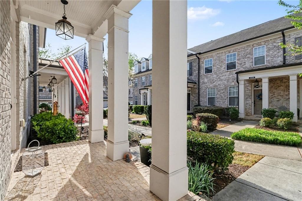 3 bedroom, 4 bathroom, 2,268 sq ft townhouse for sale at 4007 Vickery Glen, Roswell, GA 30075 — photo 4