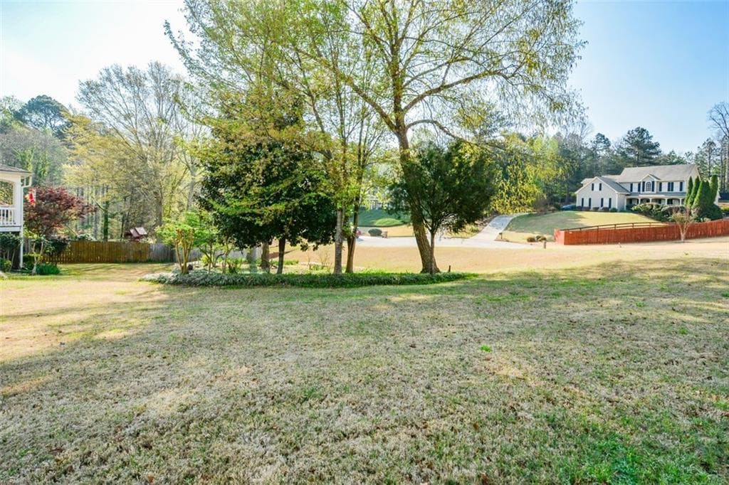 5 bedroom, 4 bathroom, 2,419 sq ft single family residence under contract at 5045 Southern Trace Drive, Gainesville, GA 30504 — photo 4