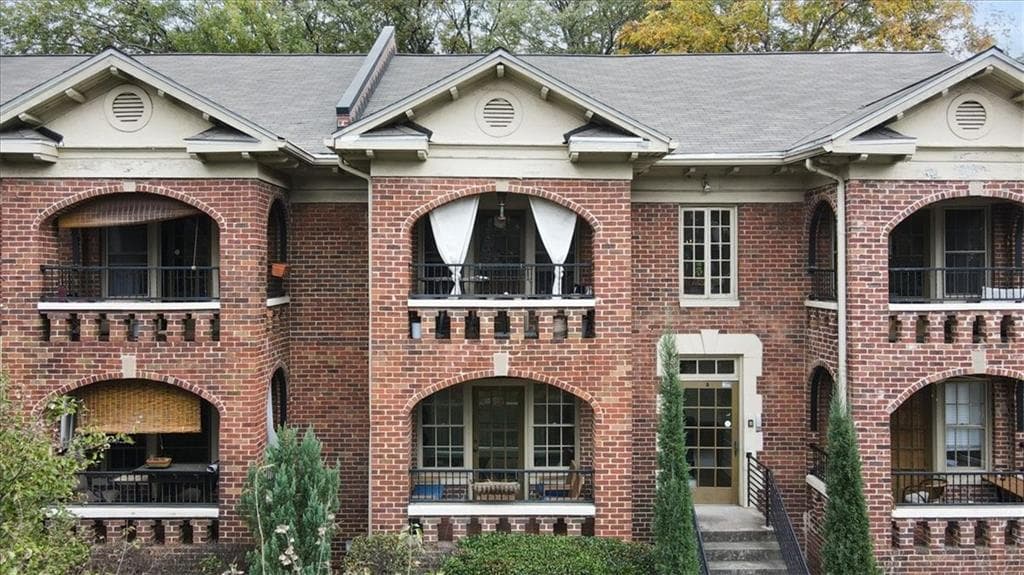 1 bedroom, 1 bathroom, 560 sq ft condominium for rent at 795 Ponce De Leon Place A2, Atlanta, GA 30306 for $2,150 a month — photo 2