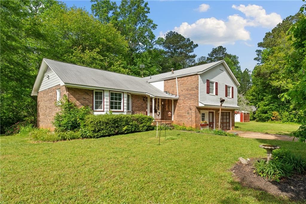 4 bedroom, 3 bathroom, 2,102 sq ft single family residence for sale at 768 Burwell Road, Carrollton, GA 30117 — photo 4