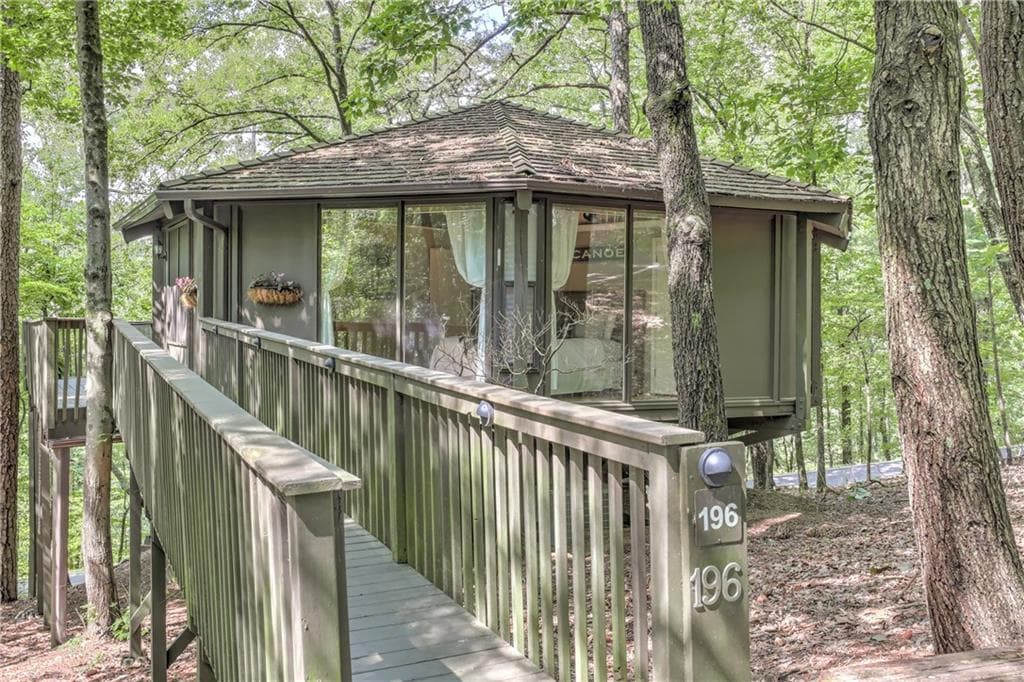 2 bedroom, 2 bathroom, 1,339 sq ft single family residence for sale at 196 Treetopper Circle, Big Canoe, GA 30143
