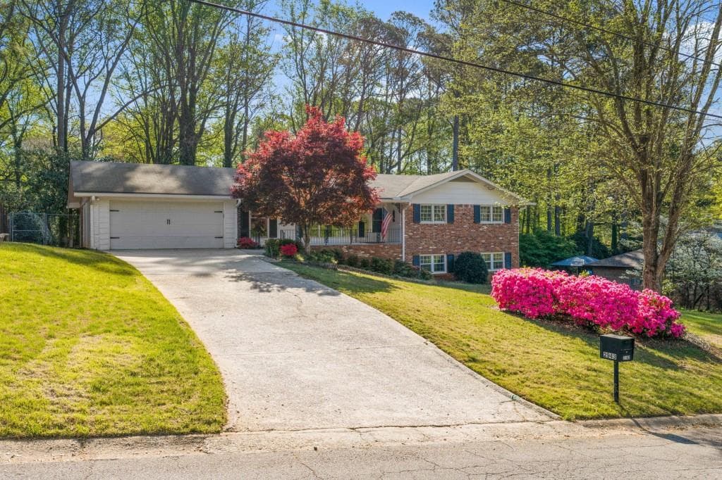 3 bedroom, 2 bathroom, 2,205 sq ft single family residence sold at 2943 Greenrock Trail, Atlanta, GA 30340