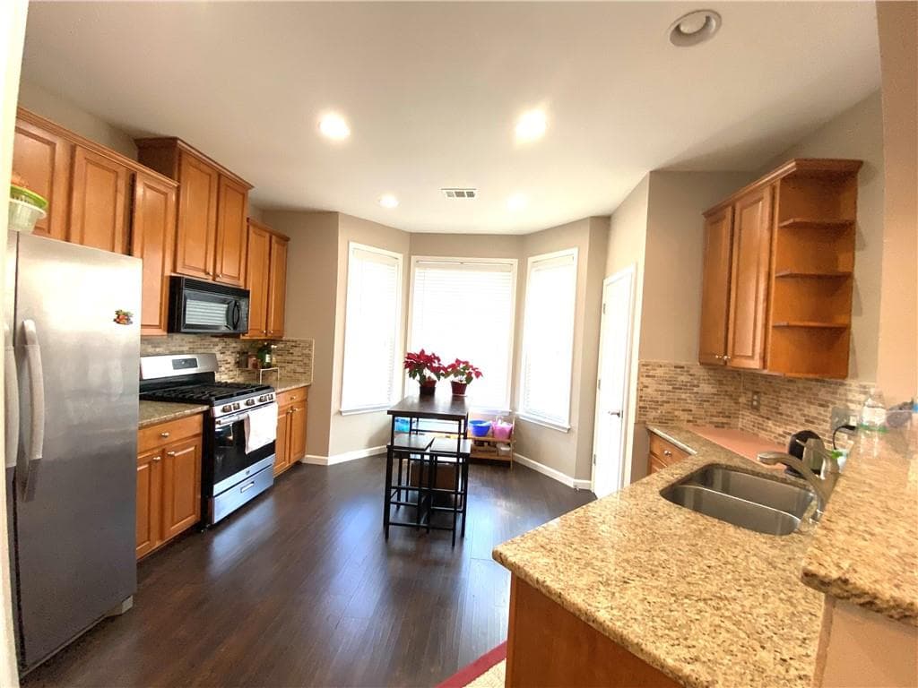 3 bedroom, 3 bathroom, 1,986 sq ft townhouse for sale at 2675 Sardis Chase Court, Buford, GA 30519 — photo 5