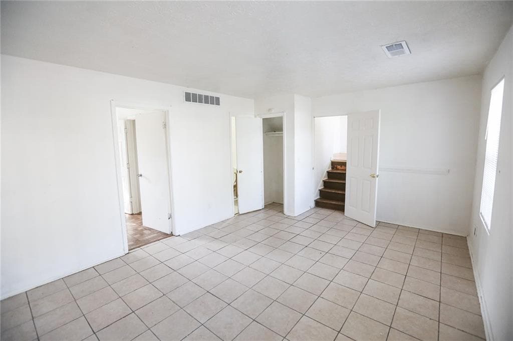 3 bedroom, 2 bathroom, 1,277 sq ft single family residence for sale at 2816 Knollberry Lane, Decatur, GA 30034 — photo 4