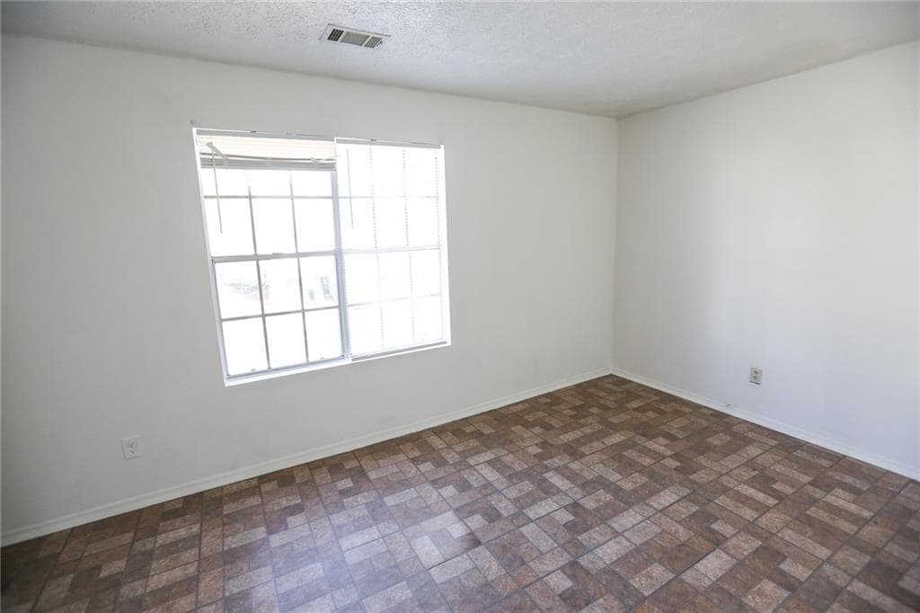 3 bedroom, 2 bathroom, 1,277 sq ft single family residence for sale at 2816 Knollberry Lane, Decatur, GA 30034 — photo 7