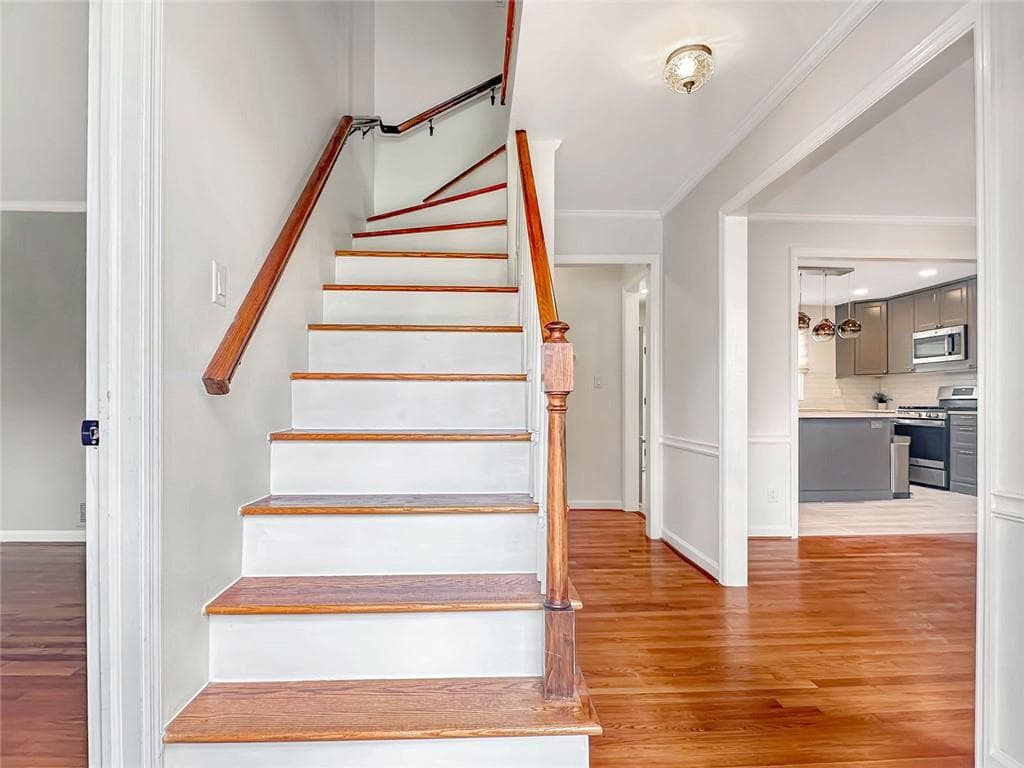 5 bedroom, 4 bathroom, 2,672 sq ft single family residence under contract at 2484 POWERS FERRY Drive, Marietta, GA 30067 — photo 6