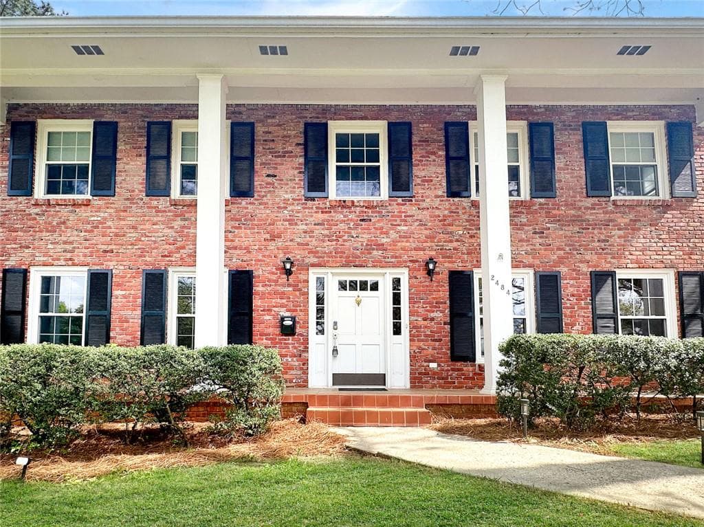 5 bedroom, 4 bathroom, 2,672 sq ft single family residence under contract at 2484 POWERS FERRY Drive, Marietta, GA 30067 — photo 2