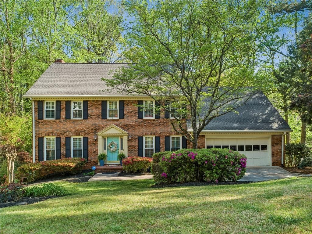 4 bedroom, 3 bathroom, 2,658 sq ft single family residence sold at 2946 Thornridge Drive, Atlanta, GA 30340