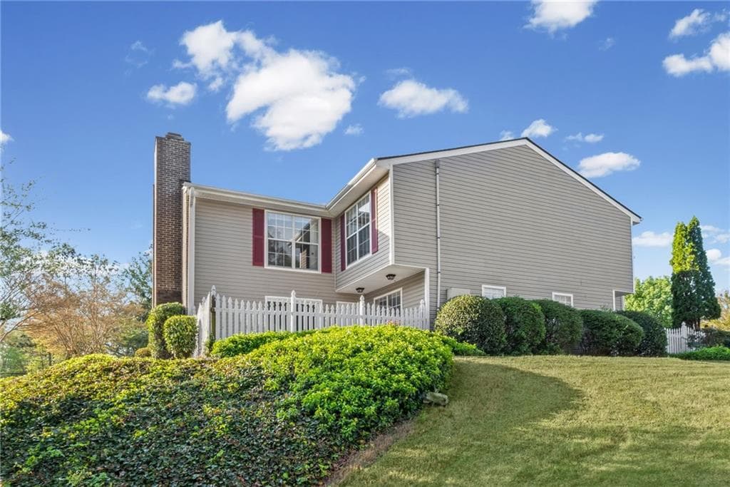 2 bedroom, 2 bathroom, 1,170 sq ft condominium for sale at 549 Summit Lane, Marietta, GA 30008 — photo 3