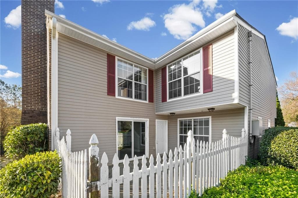 2 bedroom, 2 bathroom, 1,170 sq ft condominium for sale at 549 Summit Lane, Marietta, GA 30008 — photo 4