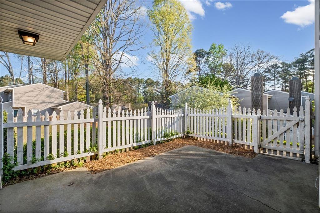 2 bedroom, 2 bathroom, 1,170 sq ft condominium for sale at 549 Summit Lane, Marietta, GA 30008 — photo 7