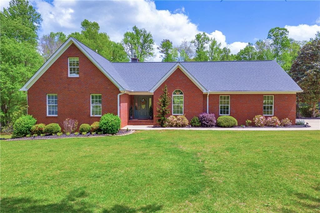 5 bedroom, 4 bathroom, 4,075 sq ft single family residence for sale at 6200 Bent Tree Cove, Murrayville, GA 30564 — photo 2