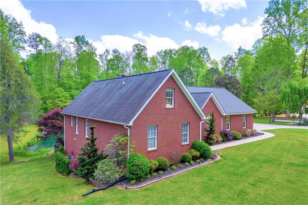 5 bedroom, 4 bathroom, 4,075 sq ft single family residence for sale at 6200 Bent Tree Cove, Murrayville, GA 30564 — photo 5