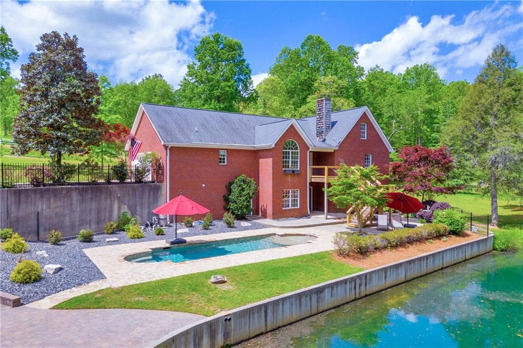 5 bedroom, 4 bathroom, 4,075 sq ft single family residence for sale at 6200 Bent Tree Cove, Murrayville, GA 30564 — photo 7
