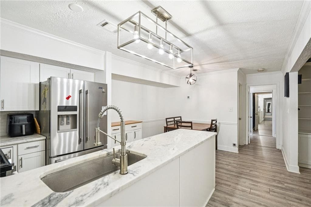 2 bedroom, 2 bathroom, 1,150 sq ft condominium for sale at 2071 Brian Way, Decatur, GA 30033 — photo 3