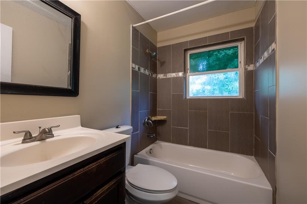 3 bedroom, 1 bathroom, 1,014 sq ft single family residence for sale at 115 Delmoor Drive, Atlanta, GA 30311 — photo 5