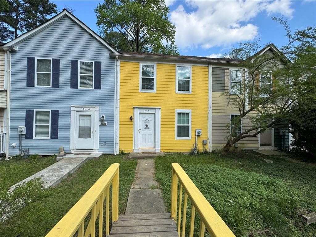 2 bedroom, 3 bathroom, 1,152 sq ft townhouse for sale at 1944 Terri Meyer Drive, Smyrna, GA 30080