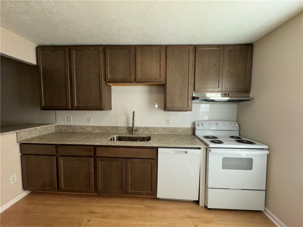 2 bedroom, 3 bathroom, 1,152 sq ft townhouse for sale at 1944 Terri Meyer Drive, Smyrna, GA 30080 — photo 3