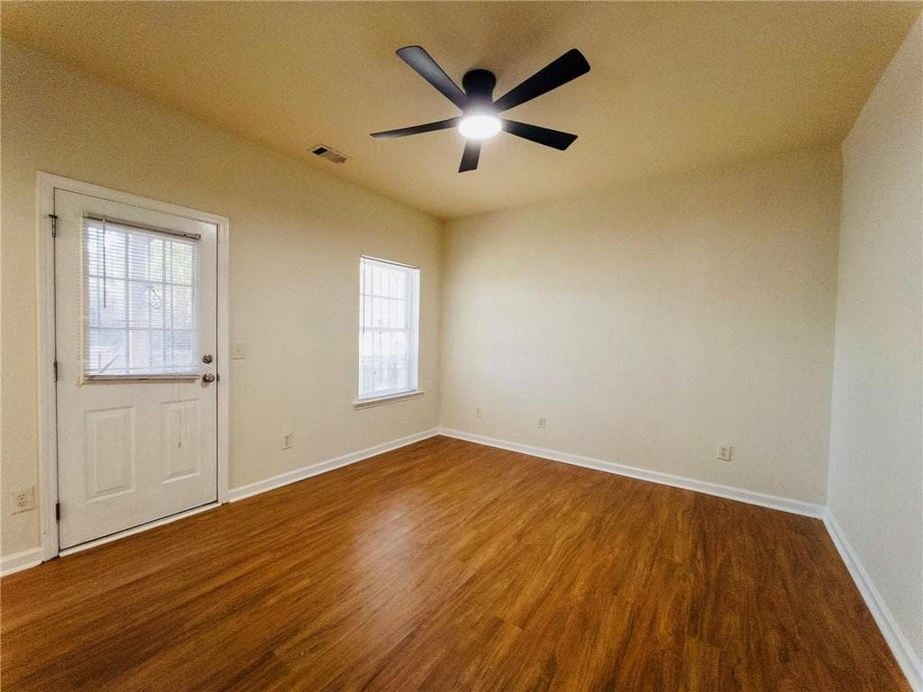 4 bedroom, 4 bathroom, 1,676 sq ft townhouse under contract at 3658 Utoy Drive, Atlanta, GA 30331 — photo 8