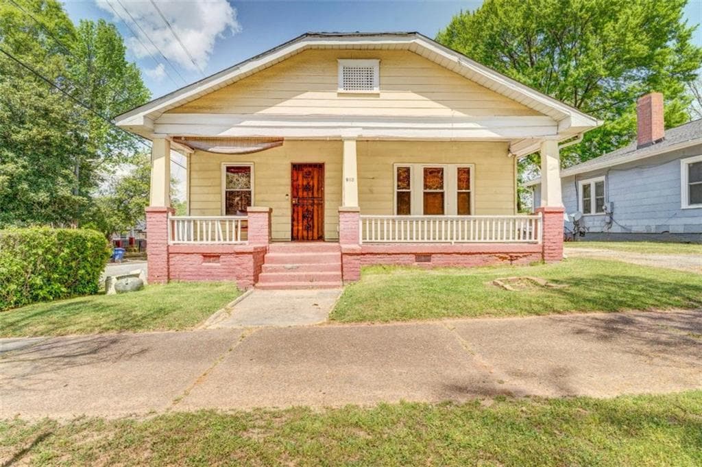 3 bedroom, 2 bathroom, 1,770 sq ft single family residence under contract at 943 Washington Place, Atlanta, GA 30314