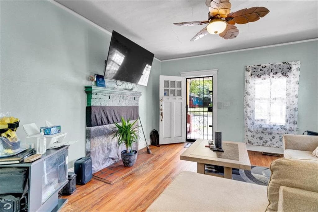 3 bedroom, 2 bathroom, 1,770 sq ft single family residence under contract at 943 Washington Place, Atlanta, GA 30314 — photo 3