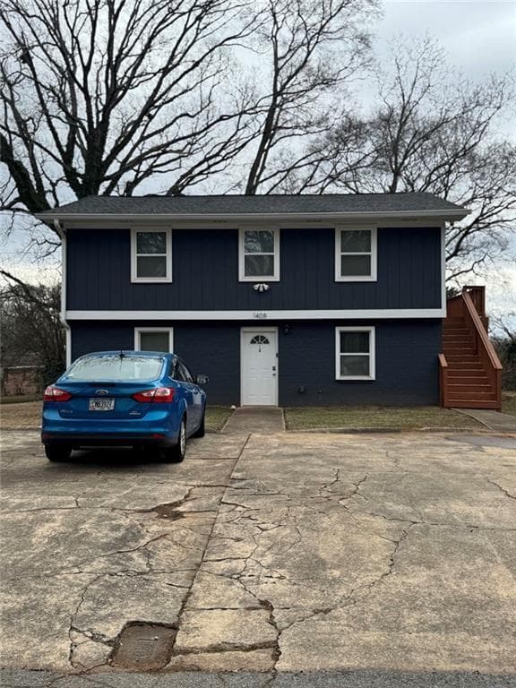 duplex under contract at 1408 Lyle Avenue, Atlanta, GA 30344 — photo 2