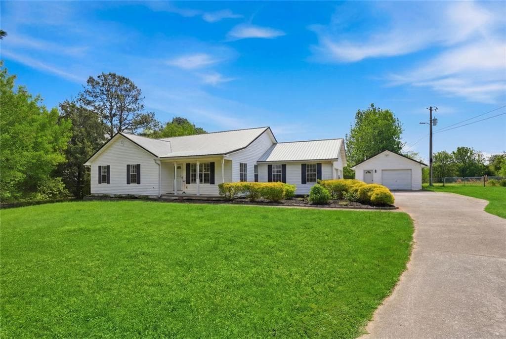 3 bedroom, 2 bathroom, 1,949 sq ft single family residence sold at 2960 Teamon Road, Griffin, GA 30223