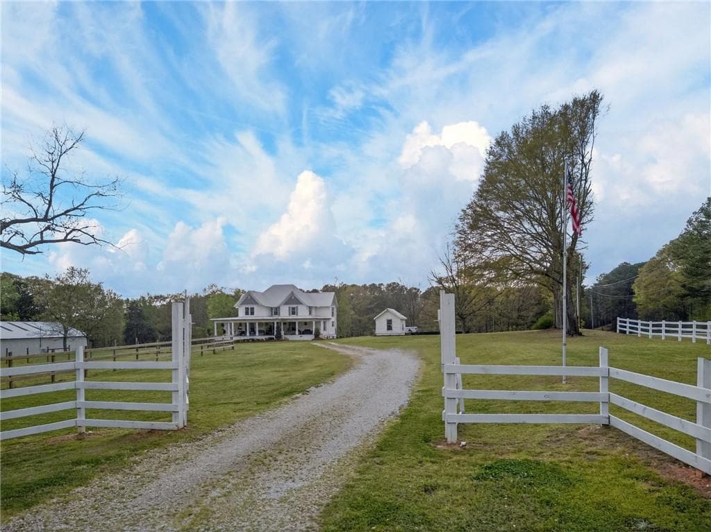 6 bedroom, 5 bathroom, 3,263 sq ft single family residence for sale at 3590 Roosterville Road, Roopville, GA 30170 — photo 9