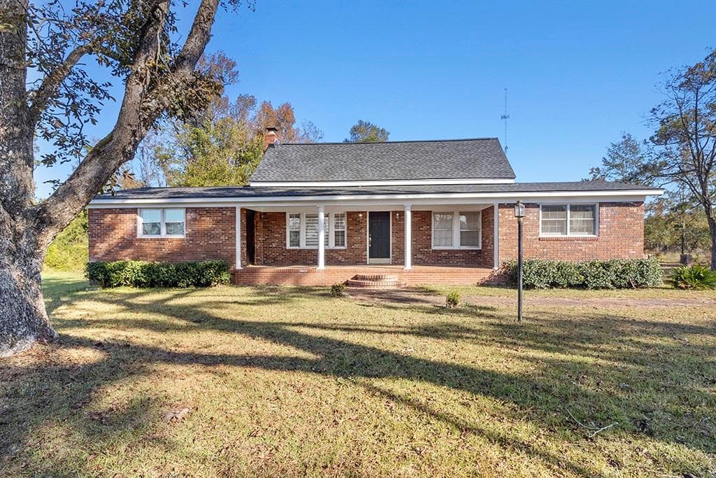 5 bedroom, 3 bathroom, 2,910 sq ft single family residence sold at 256 Highway 56, Swainsboro, GA 30401