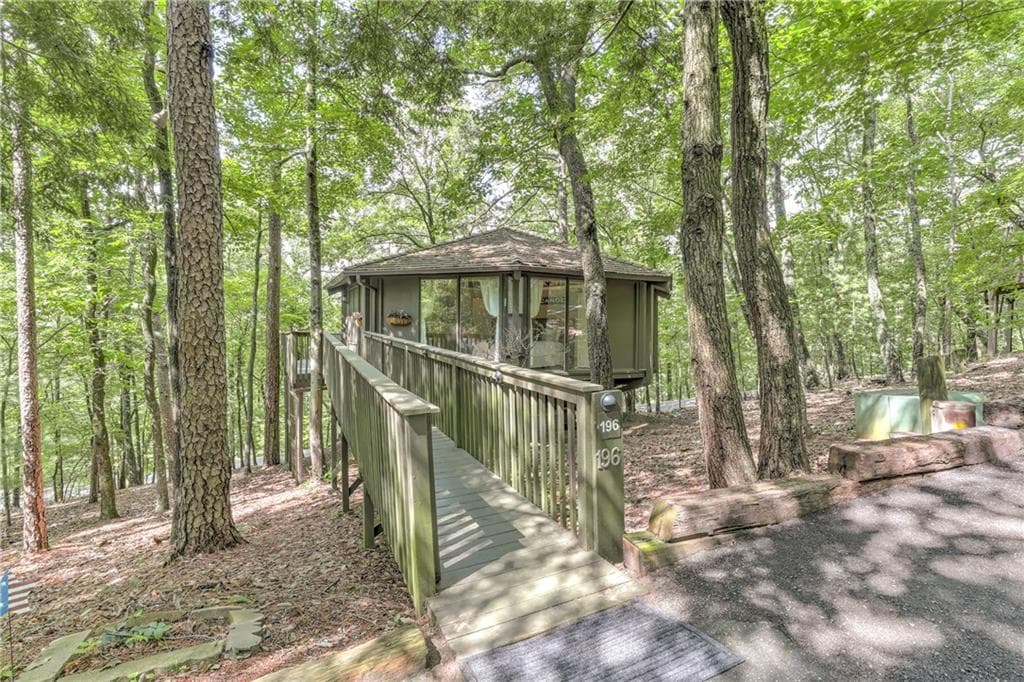2 bedroom, 2 bathroom, 1,339 sq ft single family residence for sale at 196 Treetopper Circle, Big Canoe, GA 30143 — photo 2