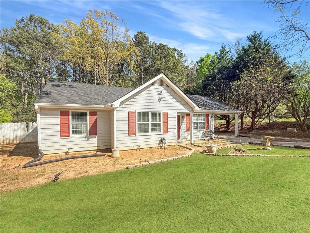 3 bedroom, 2 bathroom, 1,039 sq ft single family residence under contract at 211 Brooks Lane, Winder, GA 30680