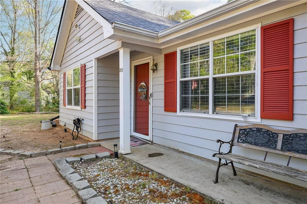 3 bedroom, 2 bathroom, 1,039 sq ft single family residence under contract at 211 Brooks Lane, Winder, GA 30680 — photo 8