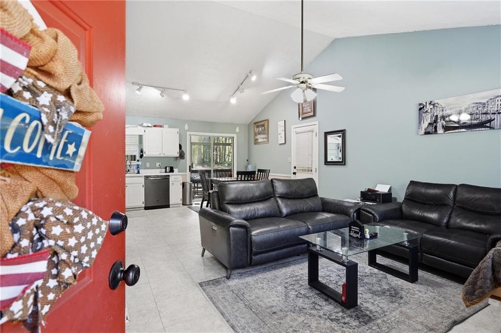3 bedroom, 2 bathroom, 1,039 sq ft single family residence under contract at 211 Brooks Lane, Winder, GA 30680 — photo 9