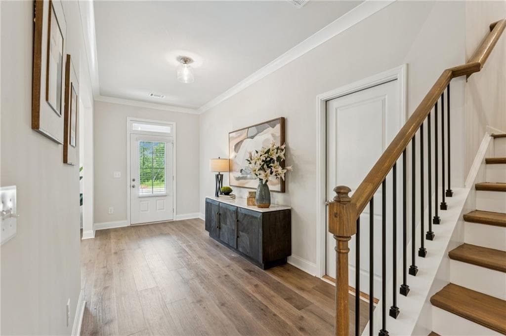 4 bedroom, 3 bathroom, 3,094 sq ft single family residence under contract at 5556 Keswick Drive, Flowery Branch, GA 30542 — photo 2