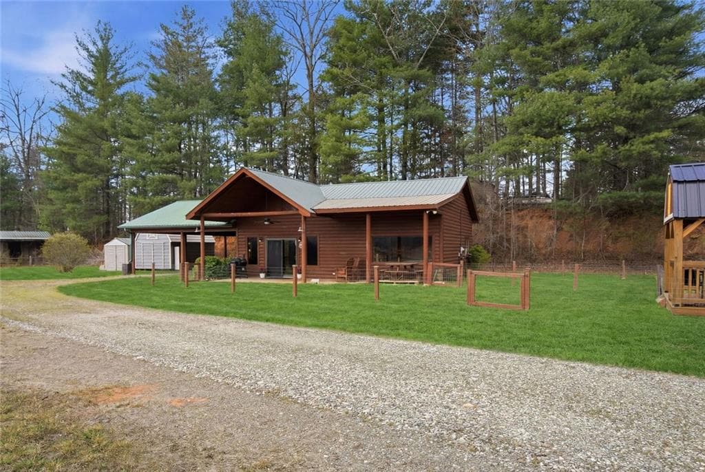 2 bedroom, 1 bathroom, 1,080 sq ft single family residence under contract at 12877 Appalachian, Morganton, GA 30560 — photo 6