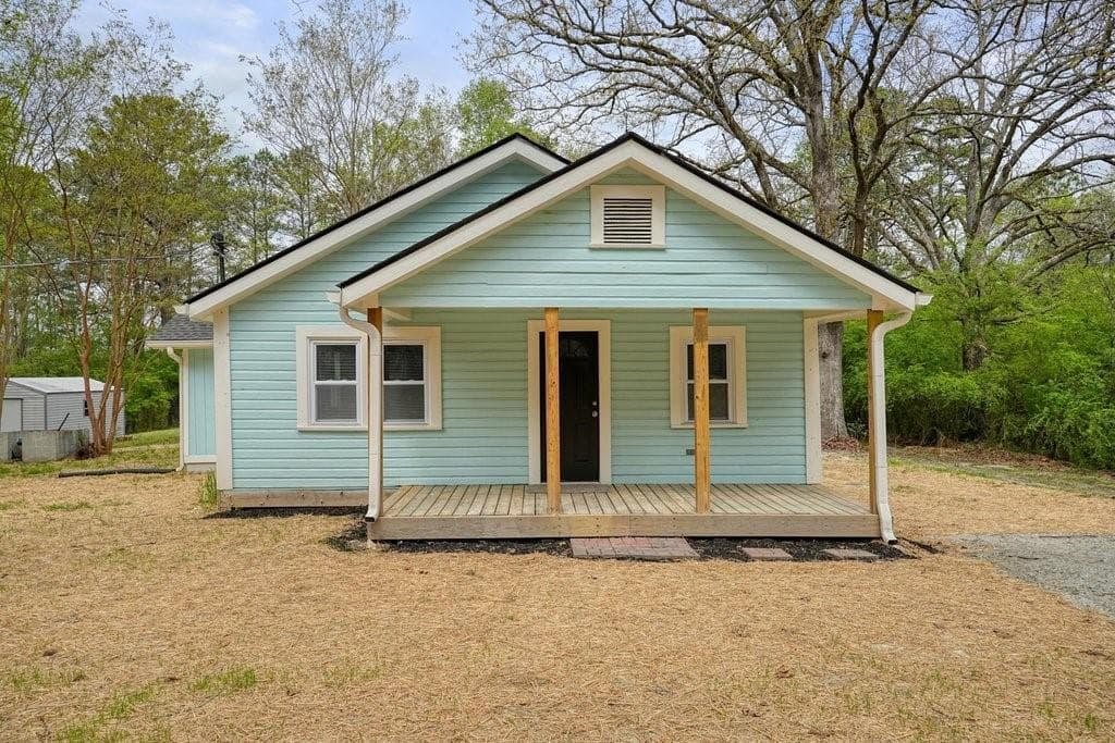 2 bedroom, 2 bathroom, 1,014 sq ft single family residence for sale at 414 Wayside Lane, Dallas, GA 30132