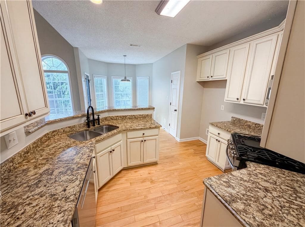 5 bedroom, 3 bathroom, 3,346 sq ft single family residence under contract at 65 Terrace Park, Newnan, GA 30265 — photo 10