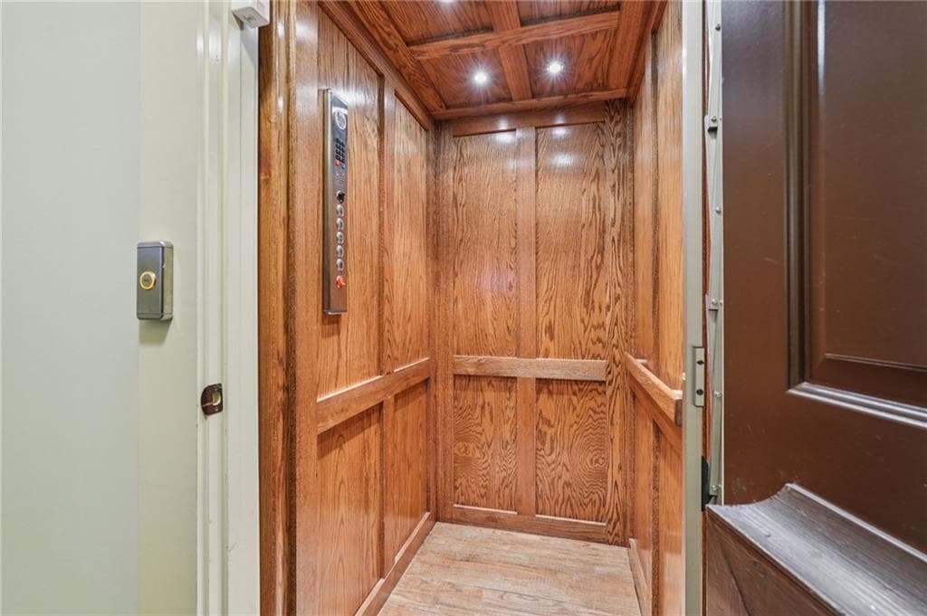 4 bedroom, 5 bathroom, 3,580 sq ft townhouse for sale at 5960 Webster Circle, Norcross, GA 30071 — photo 6