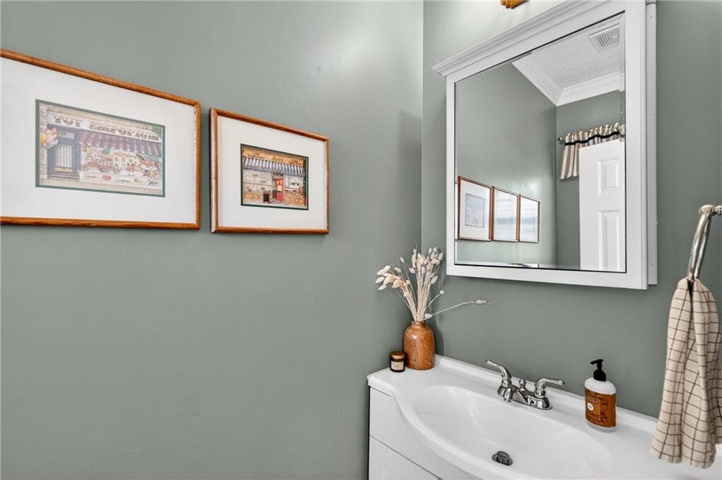 3 bedroom, 3 bathroom, 2,210 sq ft townhouse for sale at 4638 Beacon Ridge Lane, Flowery Branch, GA 30542 — photo 9