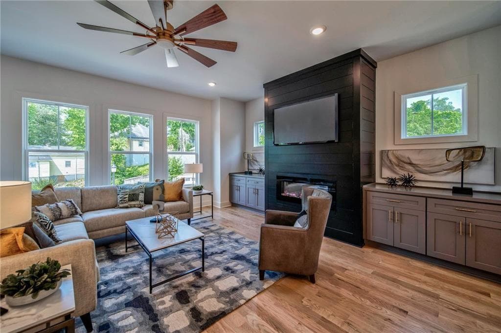 3 bedroom, 4 bathroom, 2,700 sq ft townhouse for sale at 237 West Marietta Street, Canton, GA 30114 — photo 3