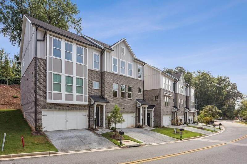 3 bedroom, 4 bathroom, 2,700 sq ft townhouse for sale at 237 West Marietta Street, Canton, GA 30114 — photo 2