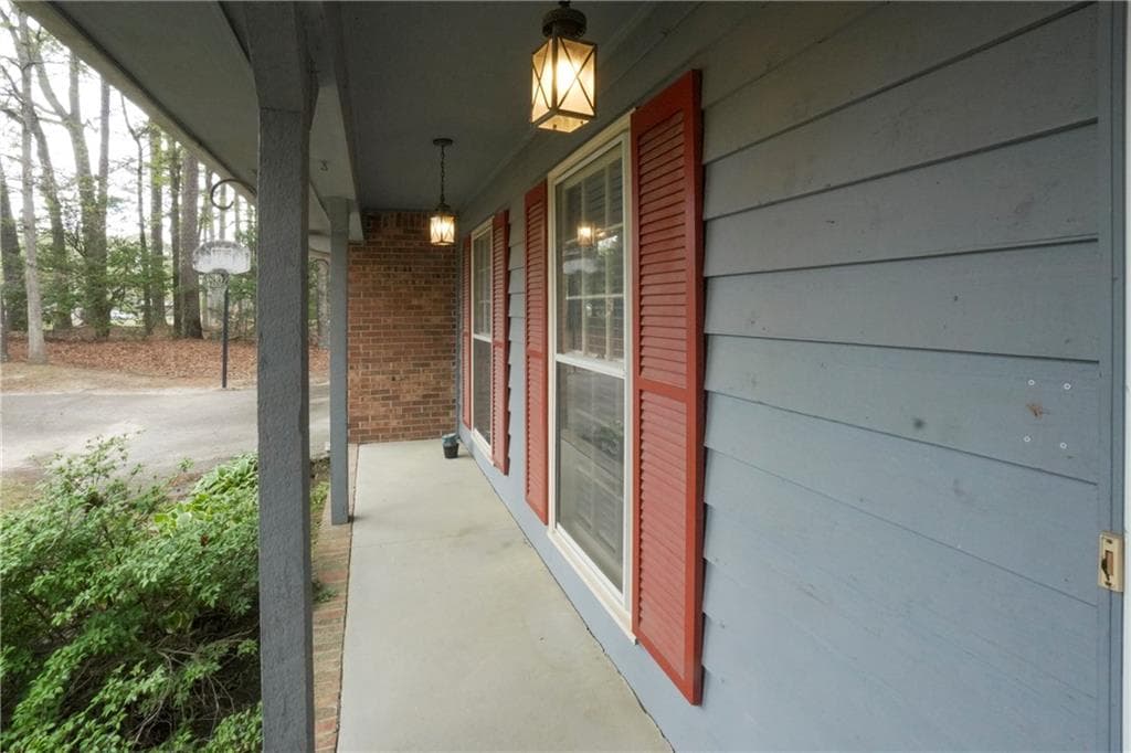 6 bedroom, 2 bathroom, 2,076 sq ft single family residence for rent at 1802 Driftwood Place, Snellville, GA 30078 for $2,350 a month — photo 3