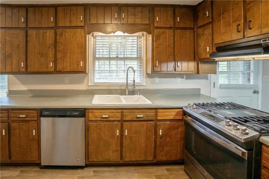 6 bedroom, 2 bathroom, 2,076 sq ft single family residence for rent at 1802 Driftwood Place, Snellville, GA 30078 for $2,350 a month — photo 8