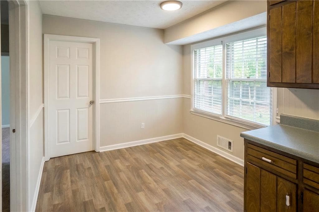 6 bedroom, 2 bathroom, 2,076 sq ft single family residence for rent at 1802 Driftwood Place, Snellville, GA 30078 for $2,350 a month — photo 10