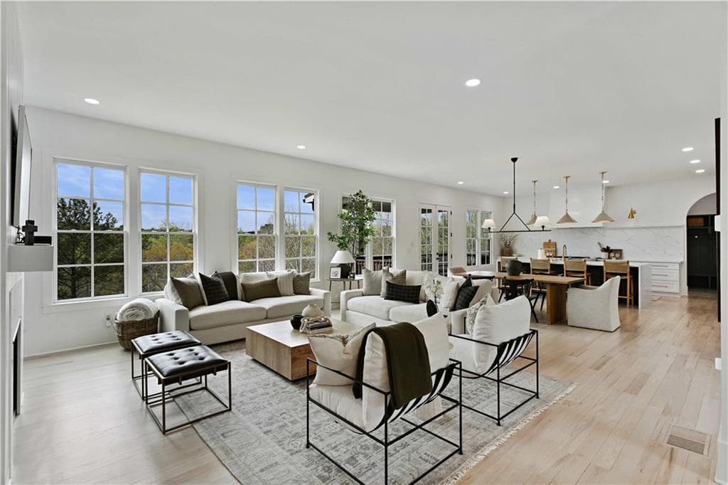 6 bedroom, 7 bathroom, 6,872 sq ft single family residence for sale at 3170 Glastonbury Lane, Suwanee, GA 30024 — photo 9