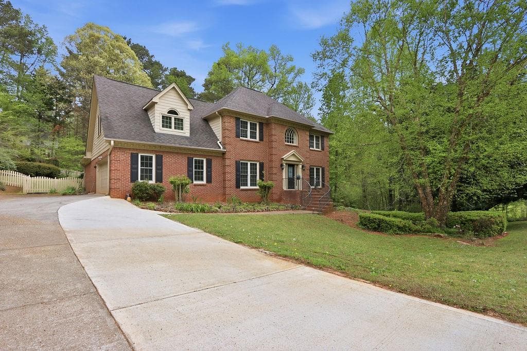 5 bedroom, 4 bathroom, 3,246 sq ft single family residence for sale at 5445 Summer Cove Drive, Stone Mountain, GA 30087 — photo 2